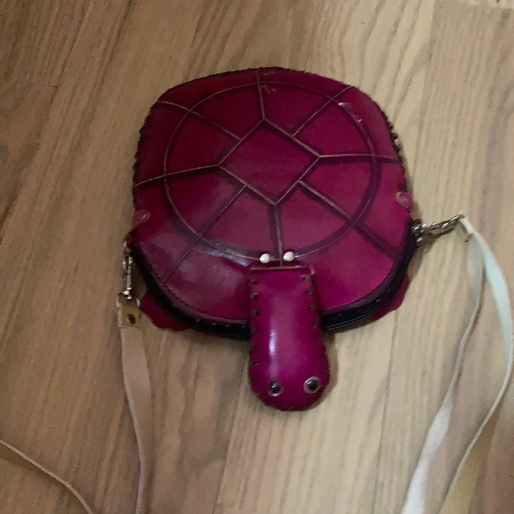 Cut turtle bag